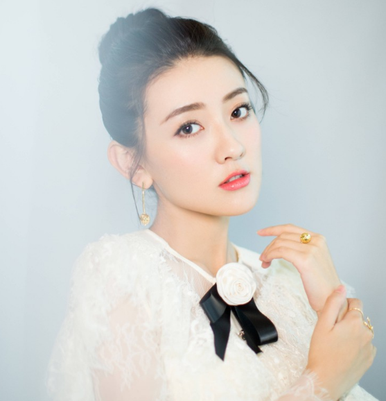 梁洁|赵露思鞠婧祎均不敌，首个百亿网剧女主，这位女星这么厉害？