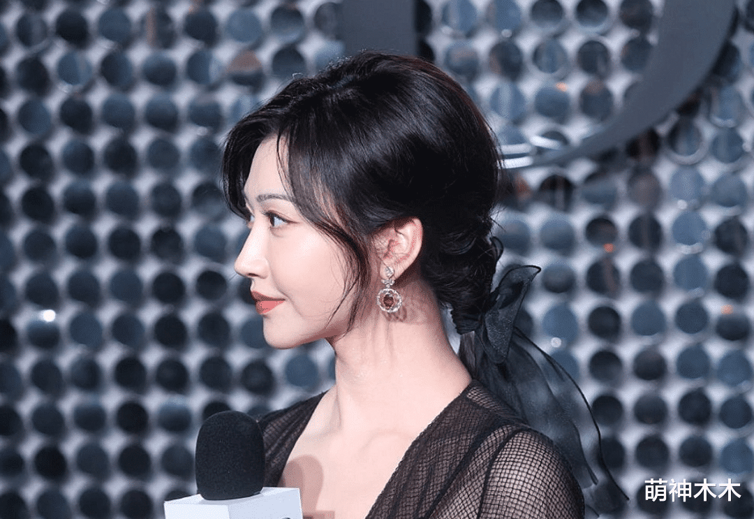 迪丽热巴|真实！明星大量未修图曝光，热巴毛孔闭口一堆，杨幂皮肤松垮