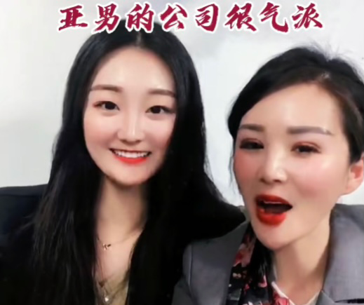 李颖|大衣儿媳成立公司，坐老板位霸气总裁范尽显，手上鸽子蛋太耀眼