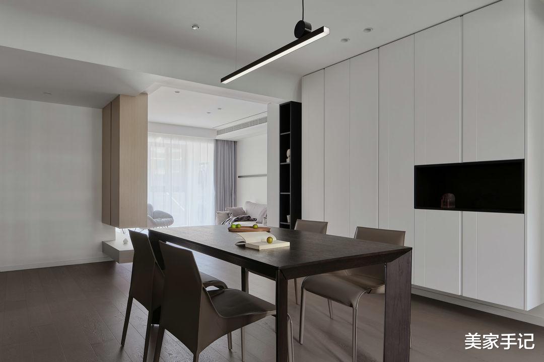 |南京夫妻129㎡的家,坚持全屋打满柜子,效果不是一般的大气实用