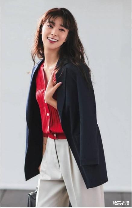 绝美衣搭|入秋换季，哪些衣服是必备？4件单品的“一衣多搭”，不懂亏大了