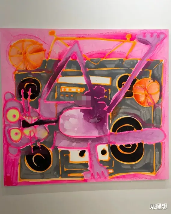 潘玮柏|潘玮柏携娇妻看画展，老婆穿短裙大秀火辣长腿，两人甜蜜似连体婴