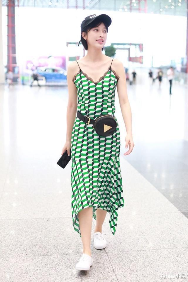 Ainee小屋|张俪身材成熟气质清纯，清凉长裙用“鱼线”吊着，白嫩肌肤惹眼