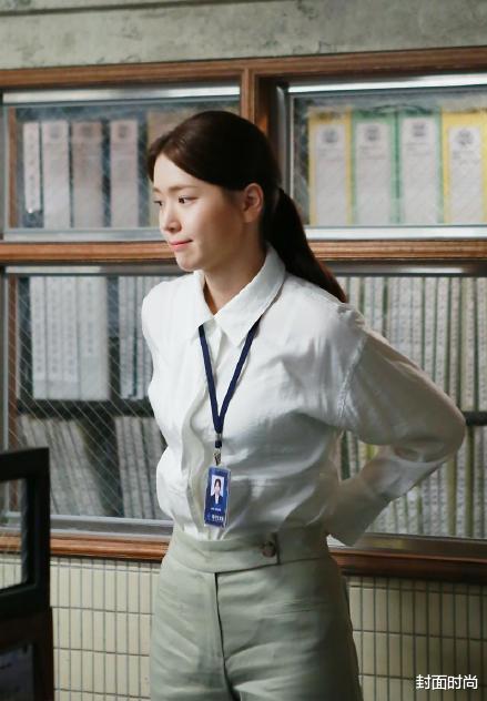 封面时尚 《黑色太阳》刘在伊穿通勤装好温柔，秋冬跟她学，把年龄变成秘密