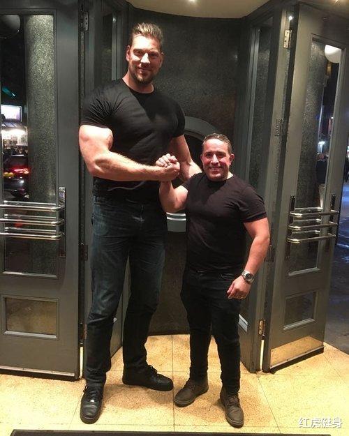 健身|身高2.18米，花了8年时间长了60公斤，从瘦猴到“荷兰巨兽”