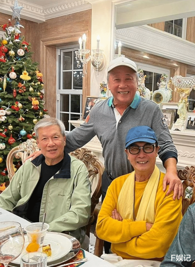 |3位TVB实力派老戏骨开心相聚 被传中风的刘松仁精神状态很好