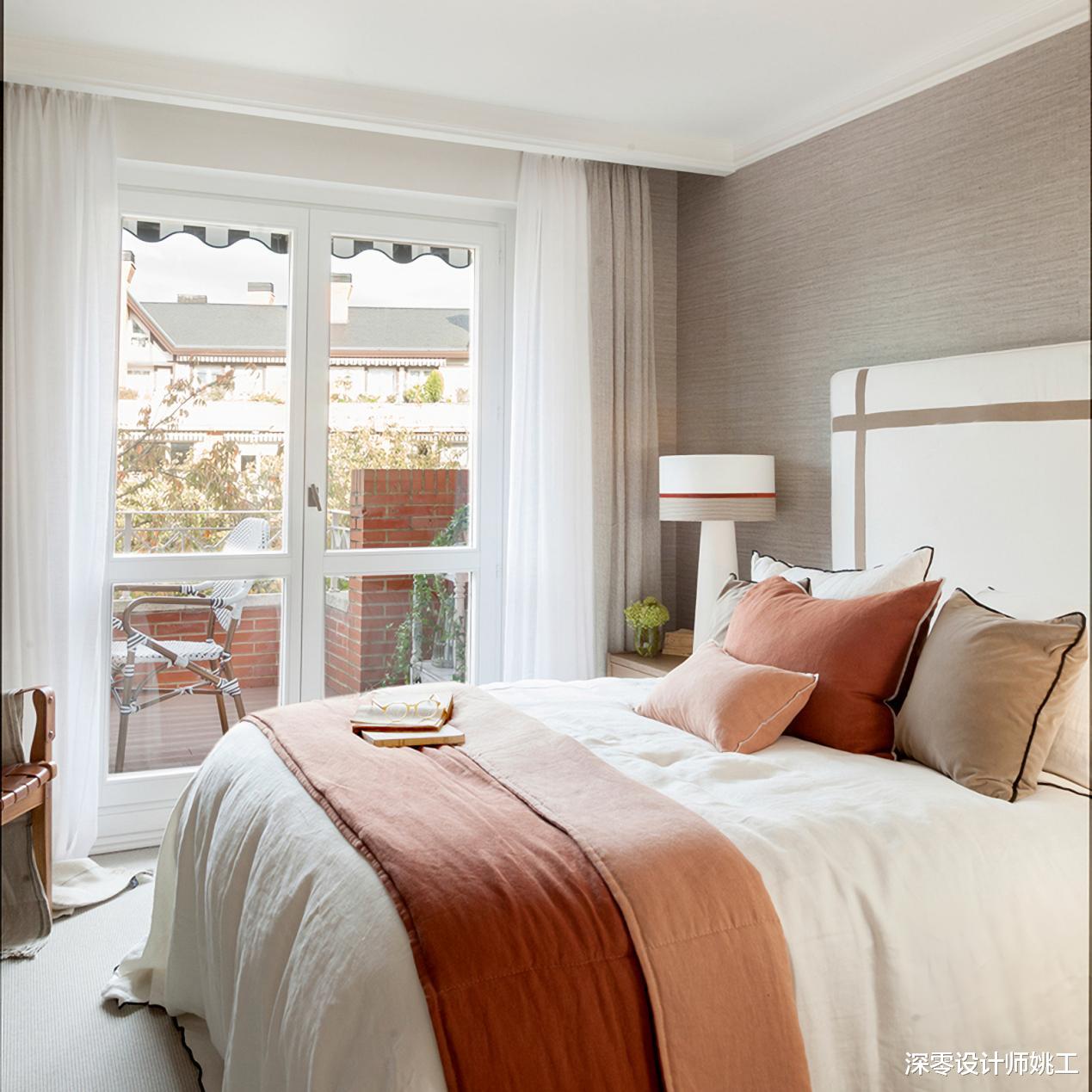 面积只有88㎡,却配备独立厨房和露台,简约中带着古韵