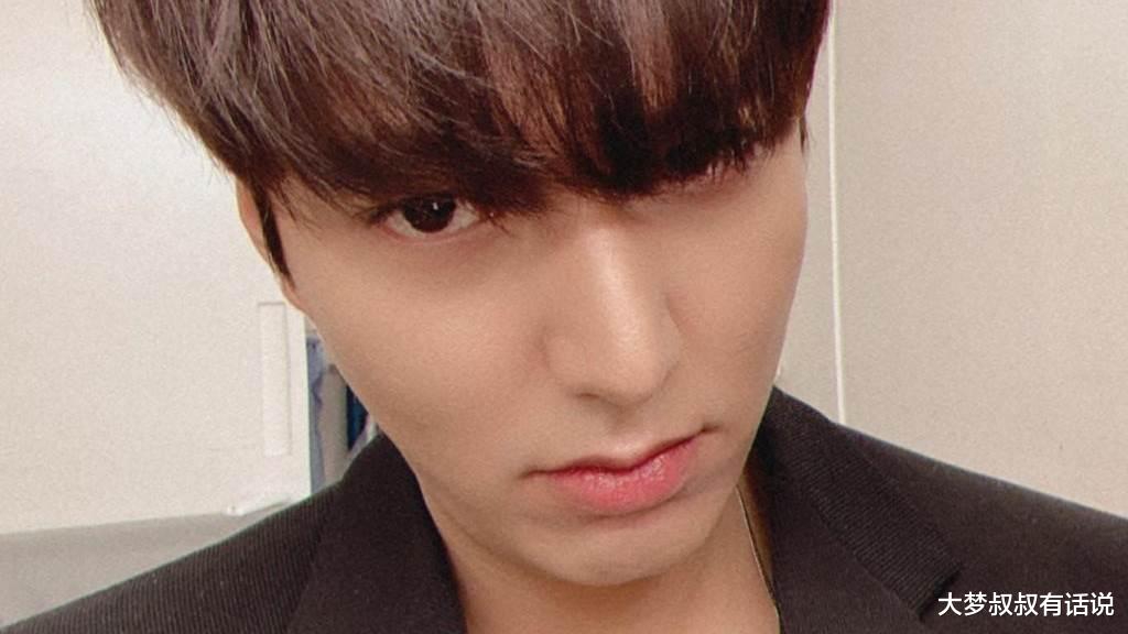 李敏镐|粉丝巧遇野生李敏镐，全程被拍，抬头惊见另外2大男神网友暴动