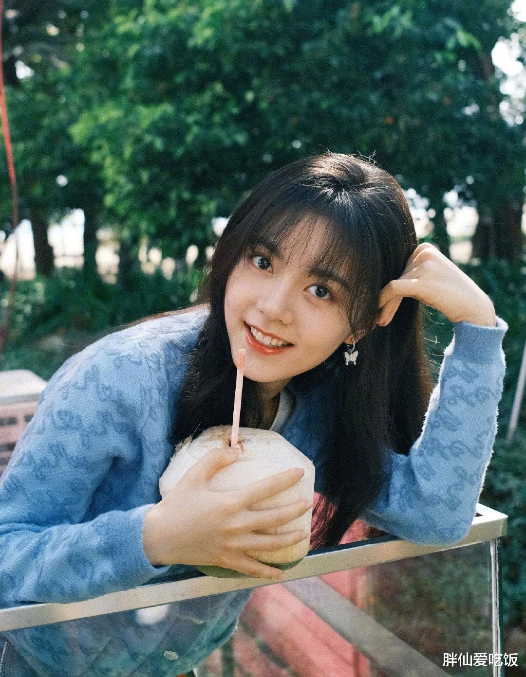 李嫣|赵今麦长大了！穿丁字连体裤游泳，“葫芦身材”圈粉吴亦凡