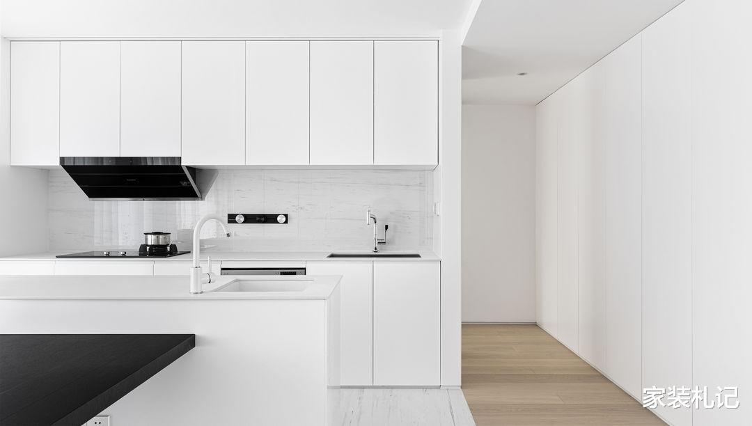 有一说一,还是极简风最耐看!看她家客餐厅,真大气