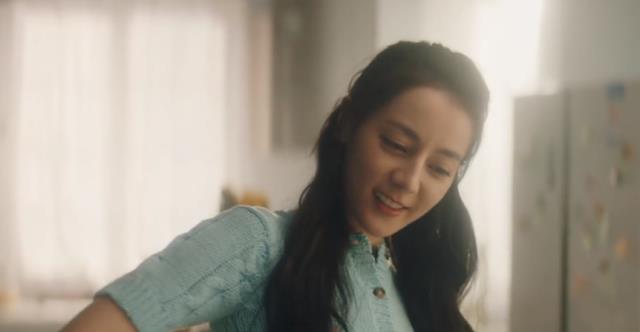 张柏芝|迪丽热巴冬天拍戏为啥只拍上半身？看到她花絮中的下半身：笑岔气