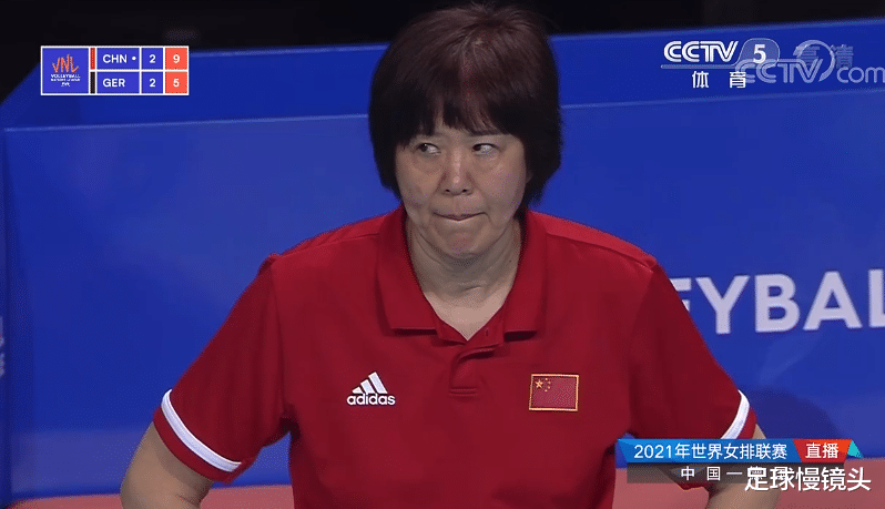 女排|从0-2到3-2！中国女排大逆转，奇迹救4个赛点，郎平11字训话后爆发