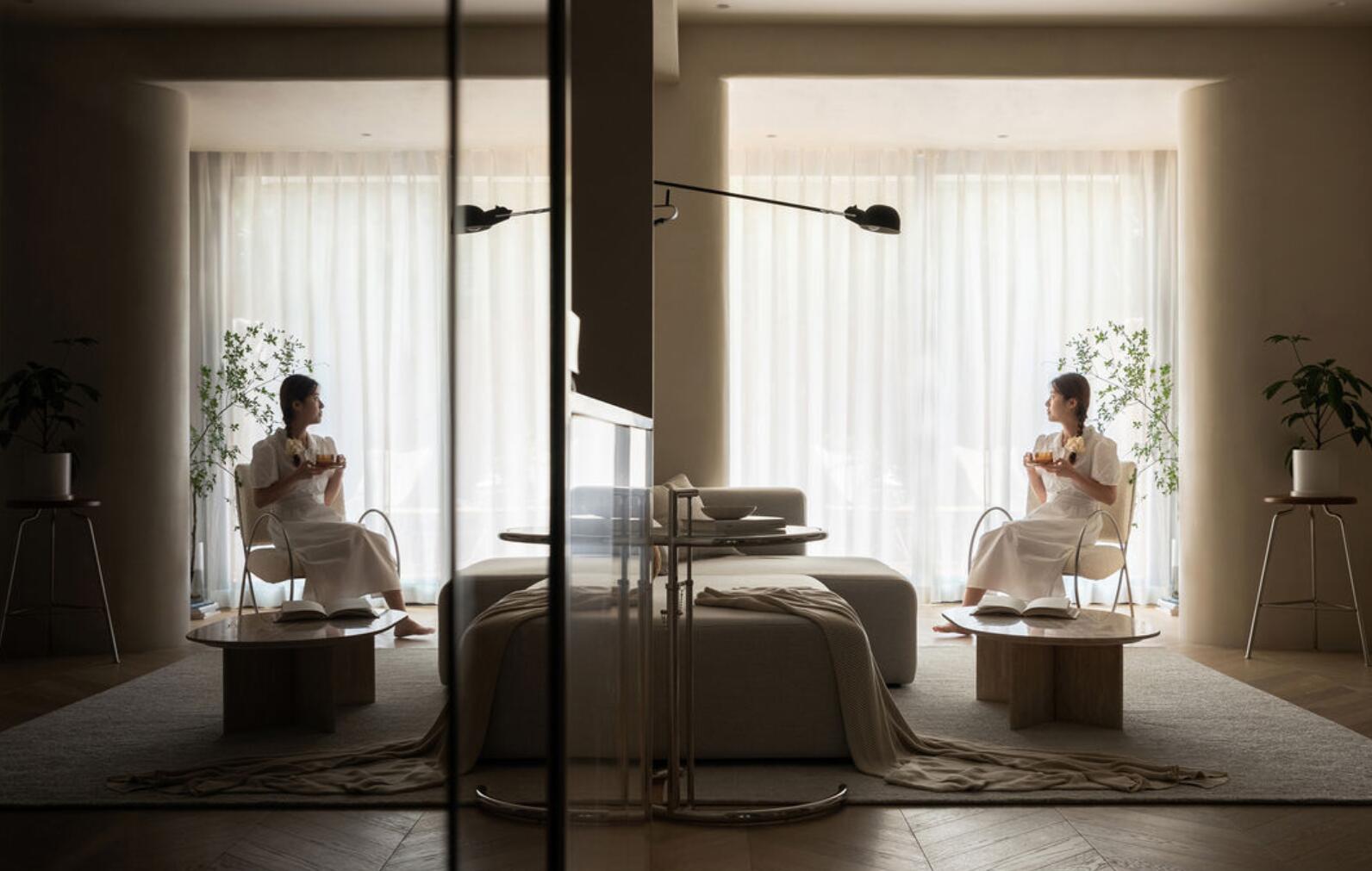 谁说一楼就得明亮?她100㎡新家,放弃大白墙后,反而更高级