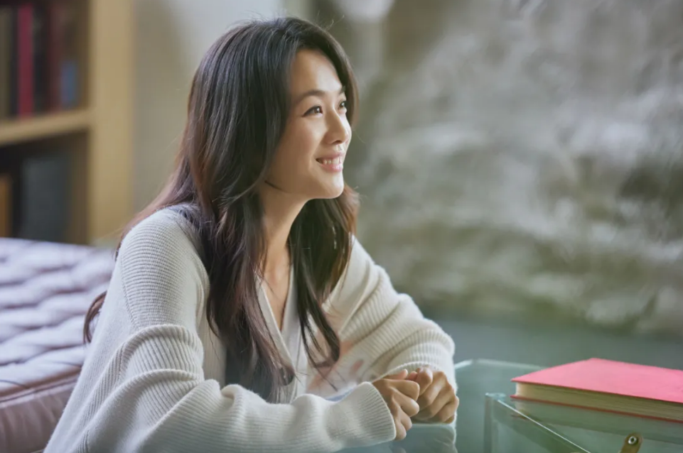 汤唯|汤唯自曝婚后乡下生活，和老公一口气吃八根黄瓜，还自己种菜拔草