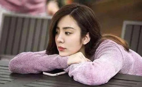 王晓晨|她被誉为“吻戏一姐”，曾一度将胡歌吻吐，更是把张嘉益嘴唇亲肿