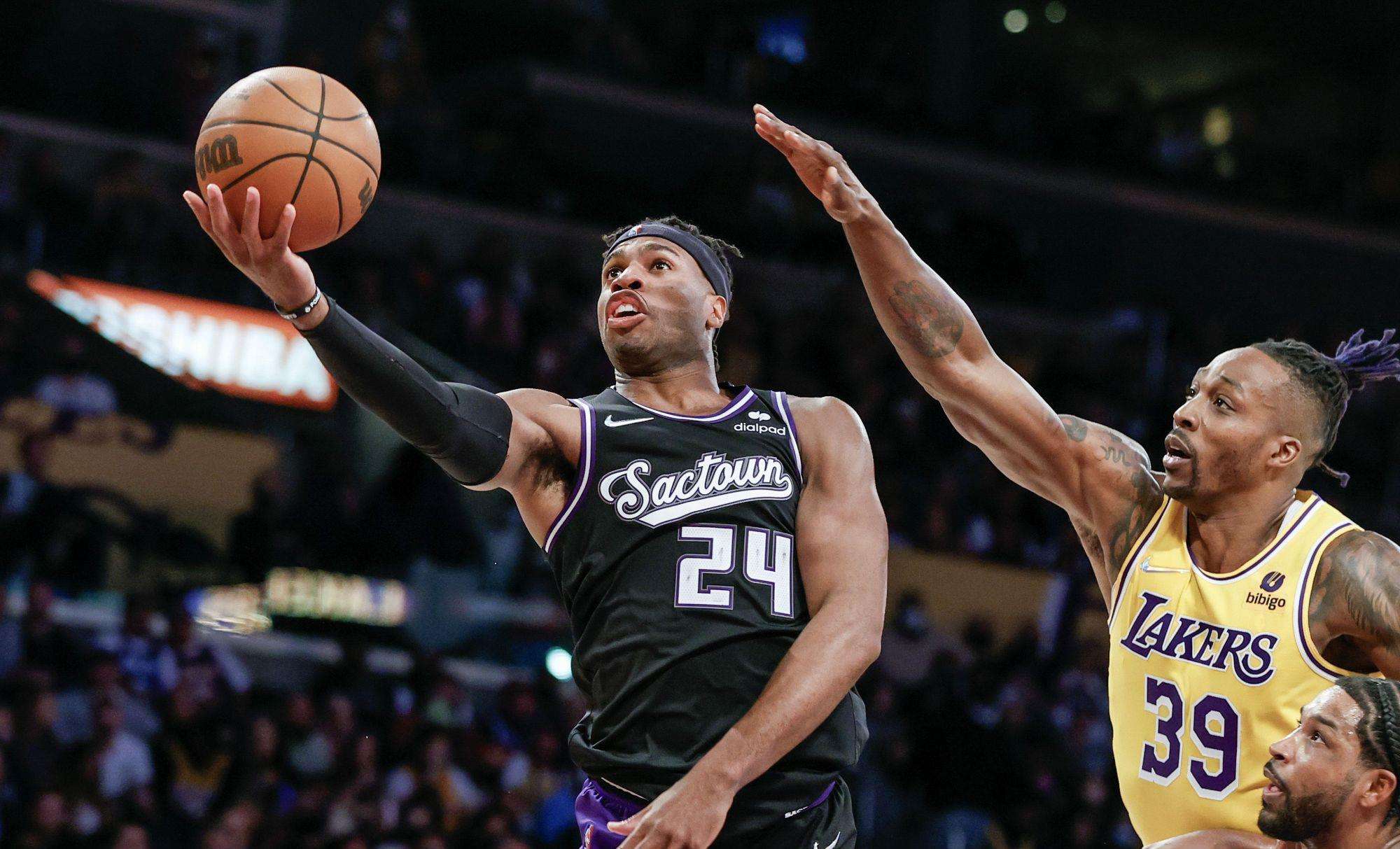 湖人隊(duì)|12分13板2斷2帽，正負(fù)值全隊(duì)第二！湖人大勝國(guó)王，你終于證明自己