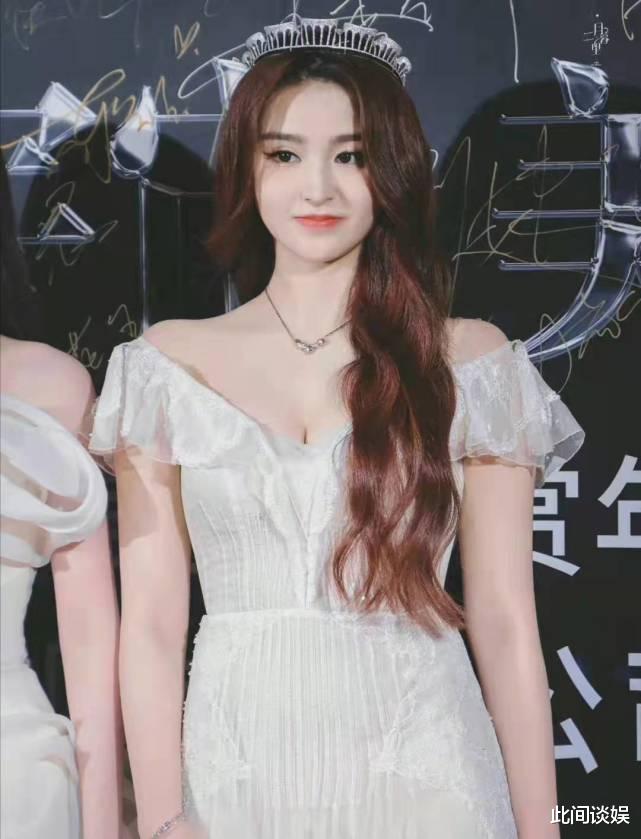 吴宣仪|五位女爱豆瑞丽美容大赏造型：孔雪儿程潇像公主，吴宣仪风格大胆