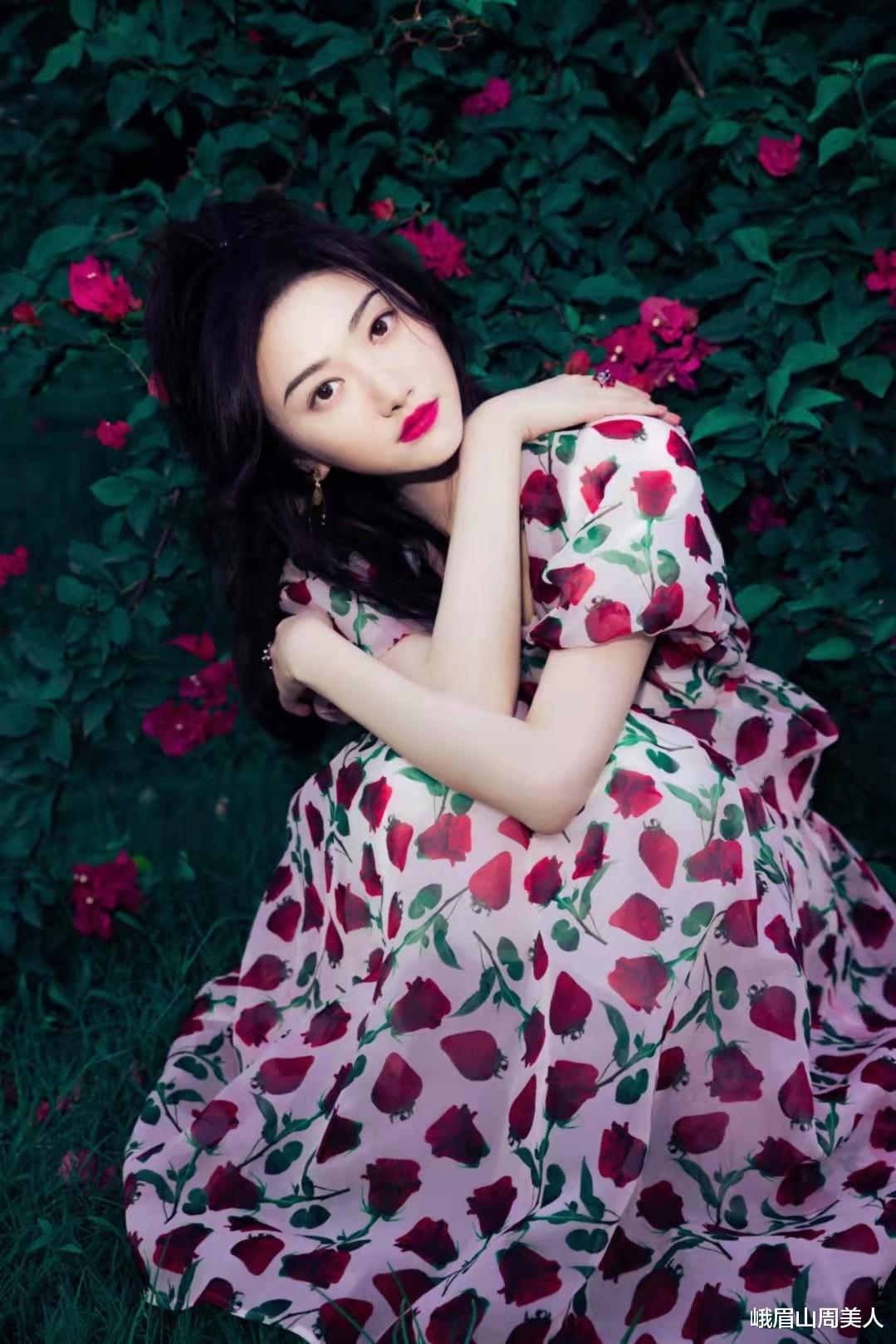 峨眉山周美人|景甜才是真“仙女姐姐”，穿薄荷绿纱裙美出新高度，看了让人心动
