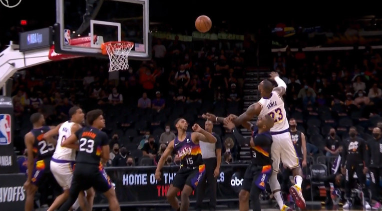 勒布朗·詹姆斯|18+10+7！詹皇遭保罗拉拽险受伤，输球后第一时间扭头离场