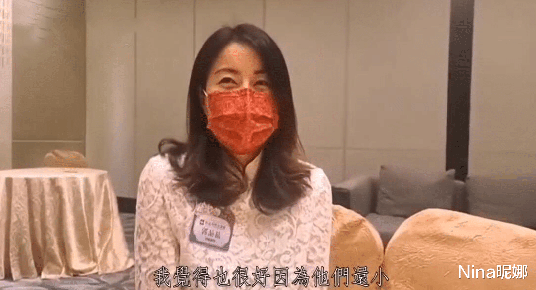 Nina昵娜|东京最美裁判团不白叫！郭晶晶穿衬衫打领带自拍婚戒抢镜，同框不输师妹