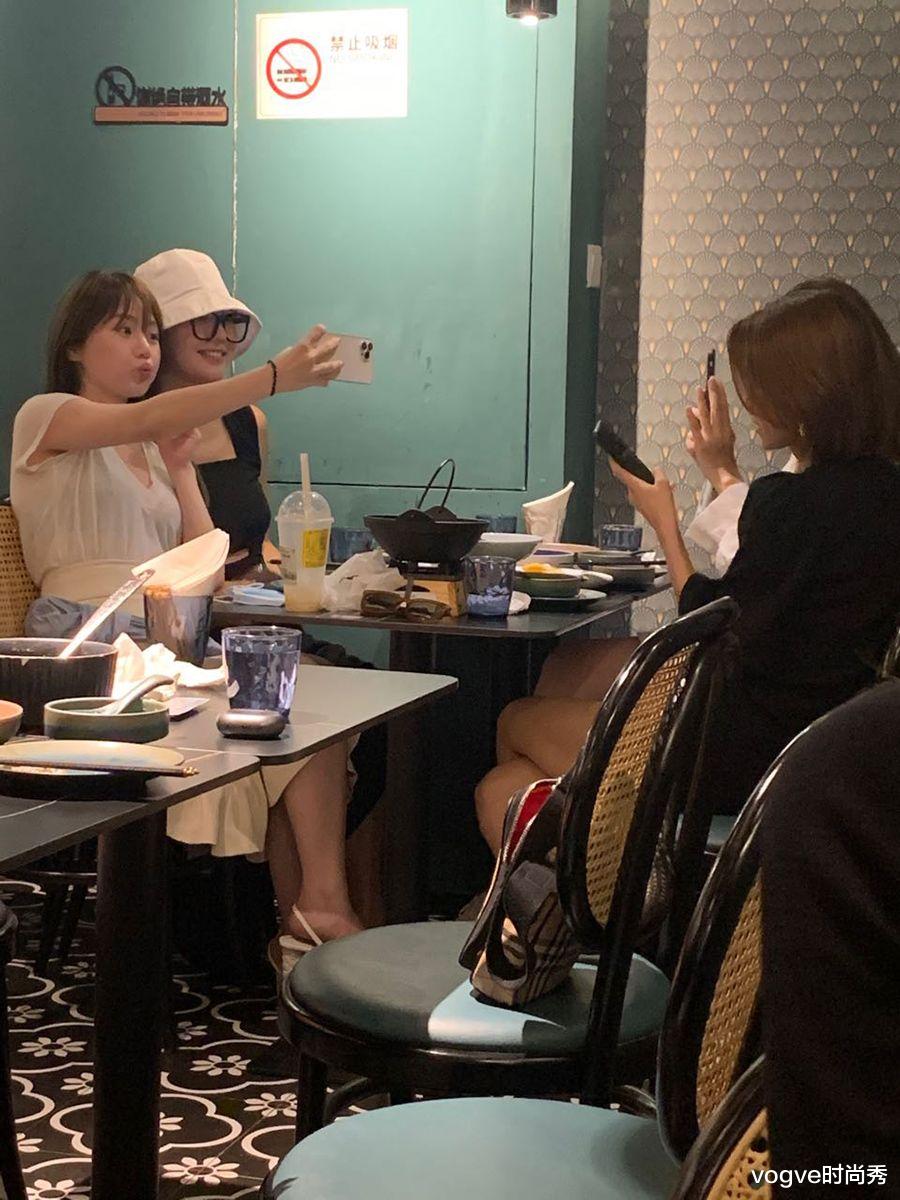 聚餐|心动的信号：“4美”线下聚餐，被路人偷拍，生图颜值很真实
