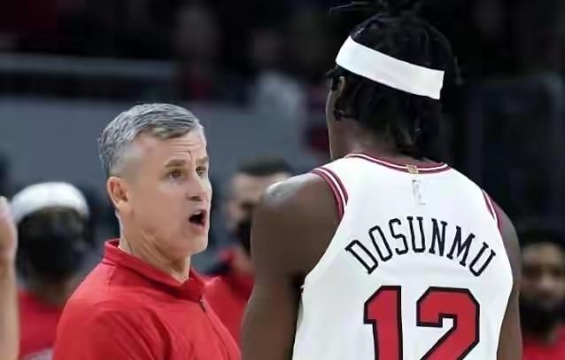 小米粒妈咪|公牛四小牛74+力压篮网三巨头！杜兰特38+带不动哈登，纳什要背锅