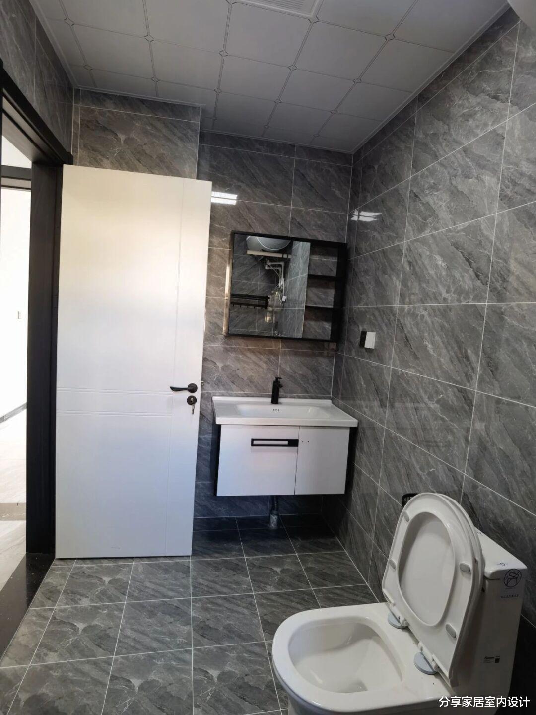 不顾反对坚持买最顶层的房子，入住后冬天在家玩堆雪人，谁见过？