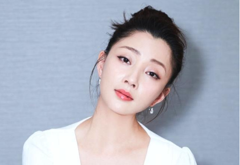 殷桃|出道17年，为何殷桃的嘴一直是破的？本人在采访中亲自说出原因