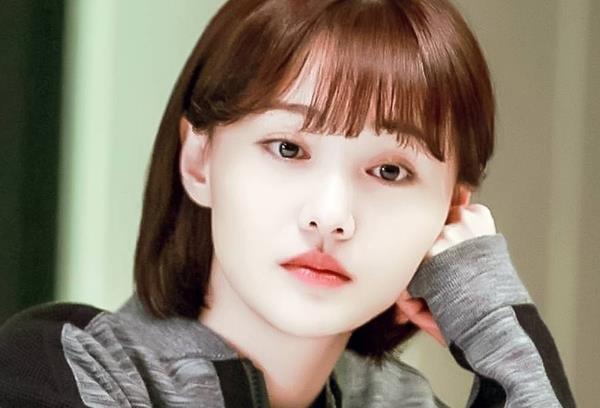 郑爽|郑爽怕被娱乐圈遗忘，半夜换头像博话题，模仿范冰冰在韩国出道