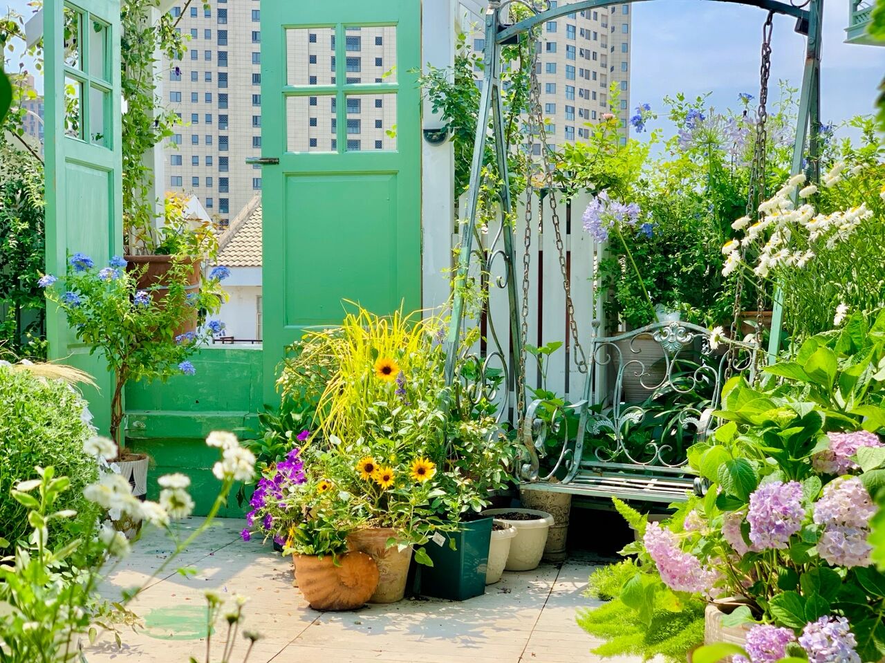 |楼顶花园改造：在城市屋顶给自己打造一个四季花园，享受田园生活
