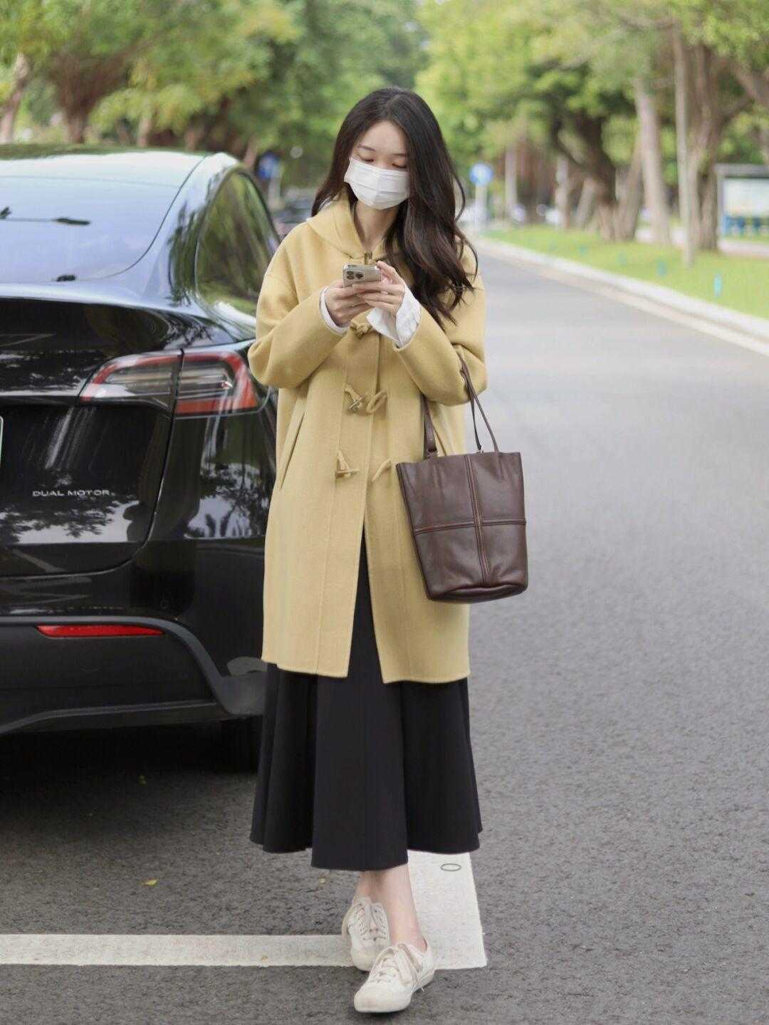 何有强 喜欢穿大衣的别再犹豫了！码住这款牛角扣大衣，上身效果真的很绝