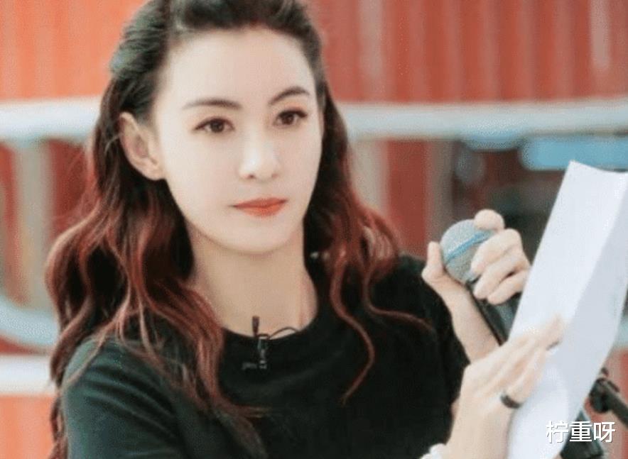 柠重呀|张柏芝上海机场被偶遇，三胎小儿子正面曝光，颜值超高酷似张柏芝