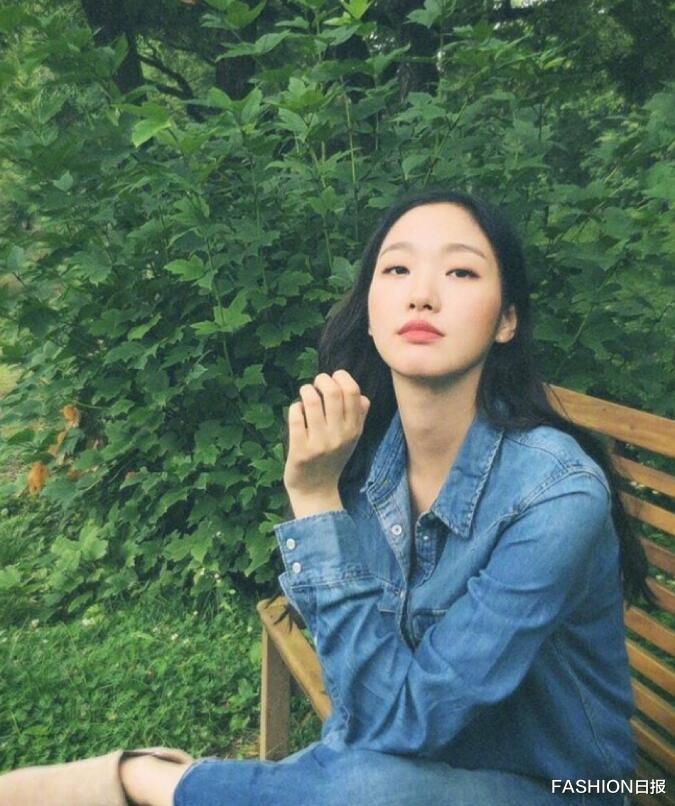 FASHION日报|自带温柔氛围的单眼皮女生金高银 舒服自在穿搭范本
