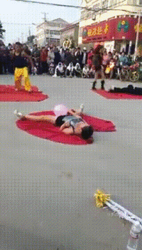 陨石 神回复：为什么陨石只坠落在旷野之中，却不掉在城市里？