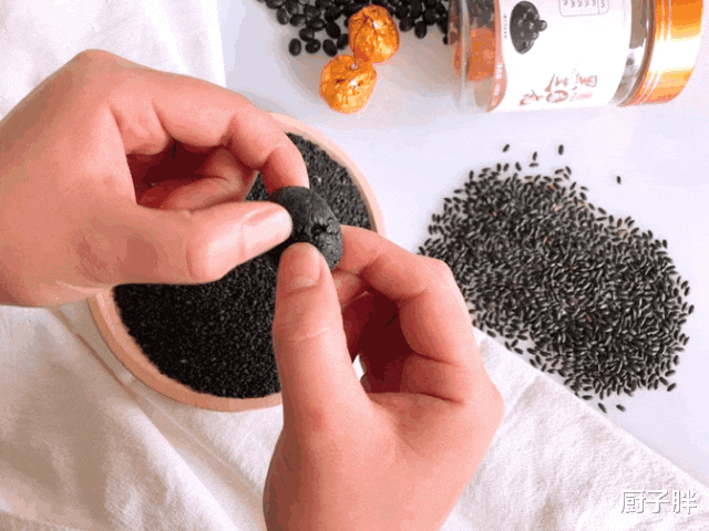 银耳|建议女人：别管工资高低，这3款美食经常吃，保持身材气色好