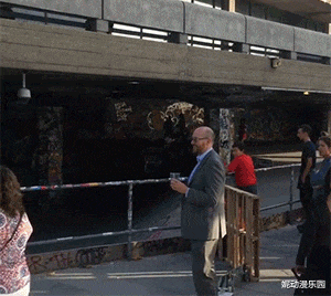 神回复 神回复：为什么男人小便后不愿意用纸擦，他们不嫌脏吗？