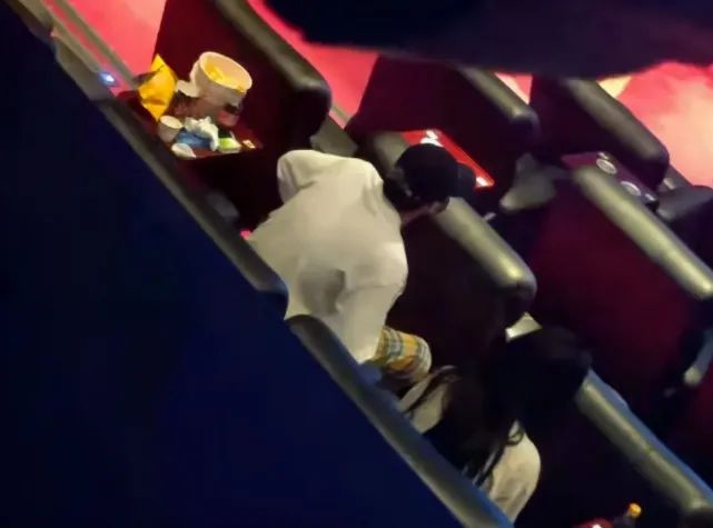 吴亦凡|涉事女学生自尽？黑龙江科技大学事件后续，吴亦凡也被偷拍了?