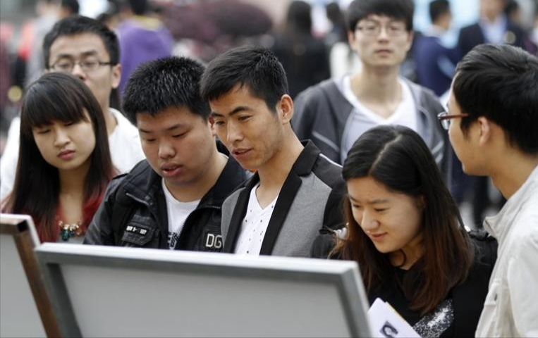 面试|32个职位迎来调整，在编岗位变合同工？应届毕业生是找工作还是加入考编大军？