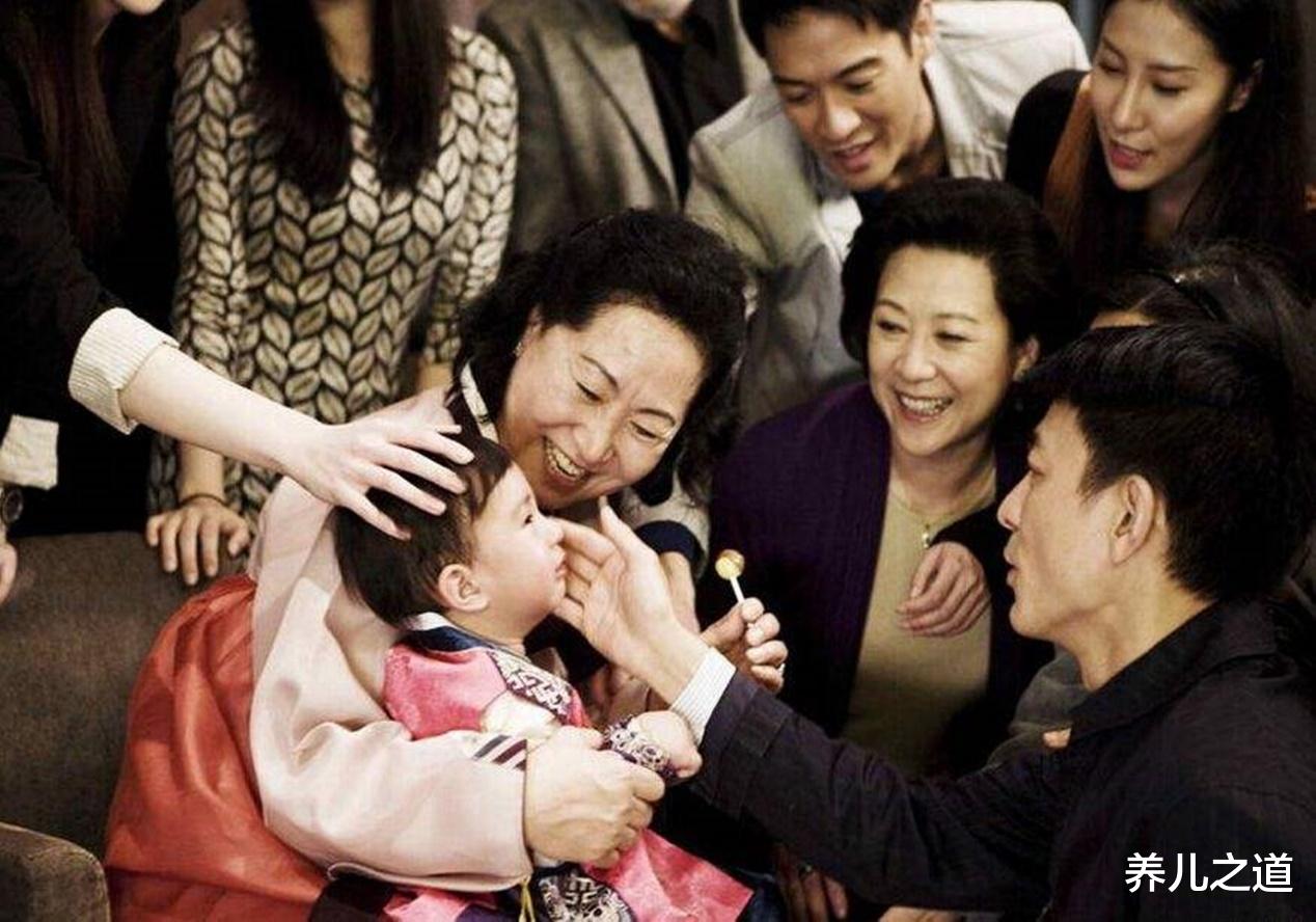 |婆婆“只管催生不管带”的宝妈，二胎三胎生活过得如何？后悔了吗