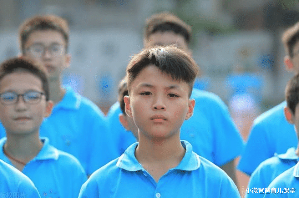 发型|初中生发型“新标准”:男生差别不大,女生惨遭嫌弃