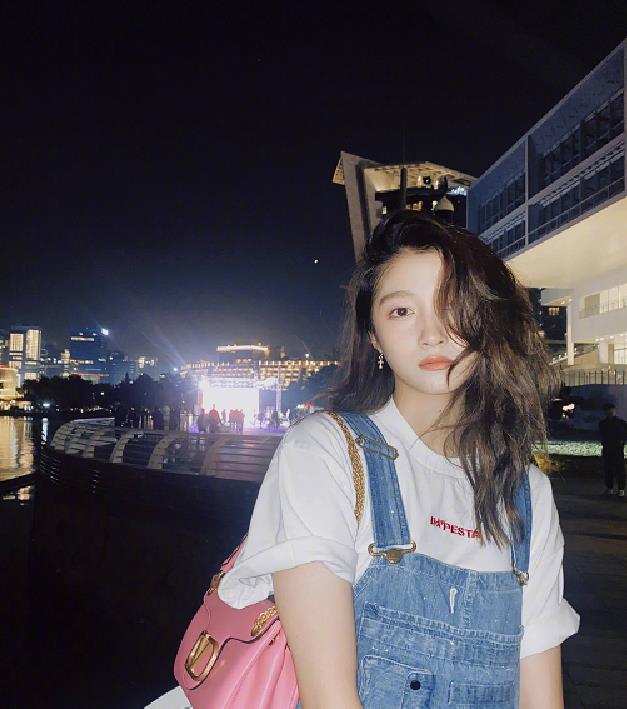 关晓彤|关晓彤营业晒美照，自创“生气妆”获好评，网友：出教程！