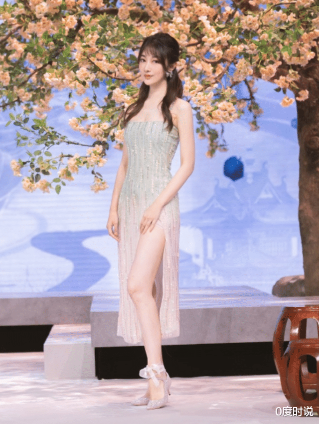 0度时说|《千古玦尘》的景昭公主，戏外私服火辣吸睛，渐变色长裙仙气灵动