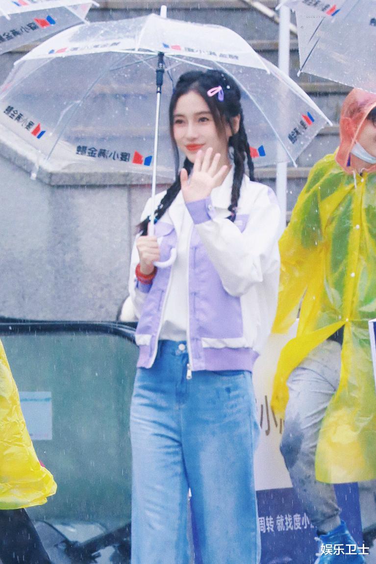 Angelababy|奔跑吧黄河篇山东路透，angelababy雨中打伞造型清纯，宋雨琦水肿，白鹿养眼