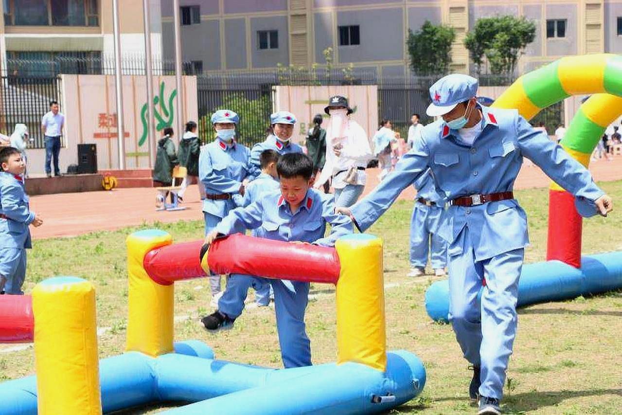 胡了说扒道 寓教于乐，武汉市军山中学亲子运动会，重温长征艰辛路途