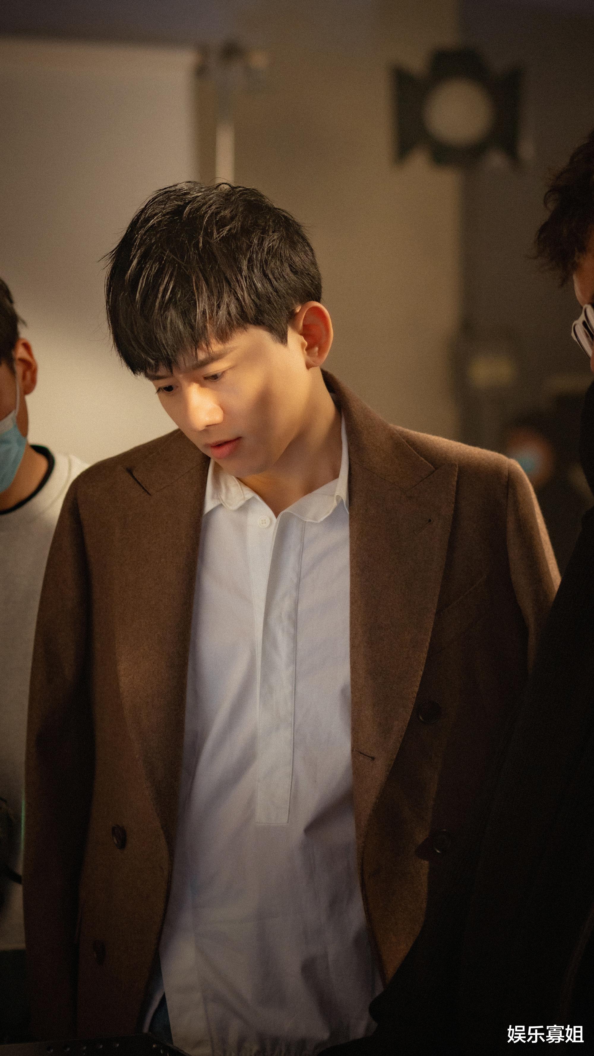 张杰|张杰吃鱼把鱼骨卡在食道里，连夜做摘除，发文提醒大家要注意