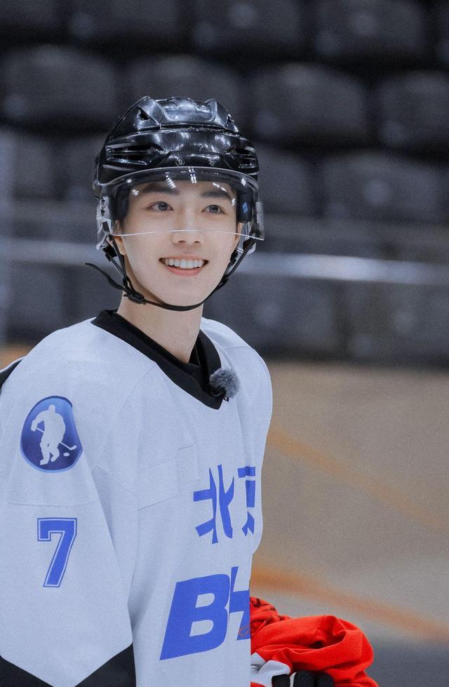 高进|肖战连轴转，活动综艺代言齐上阵，不日还将会进组？