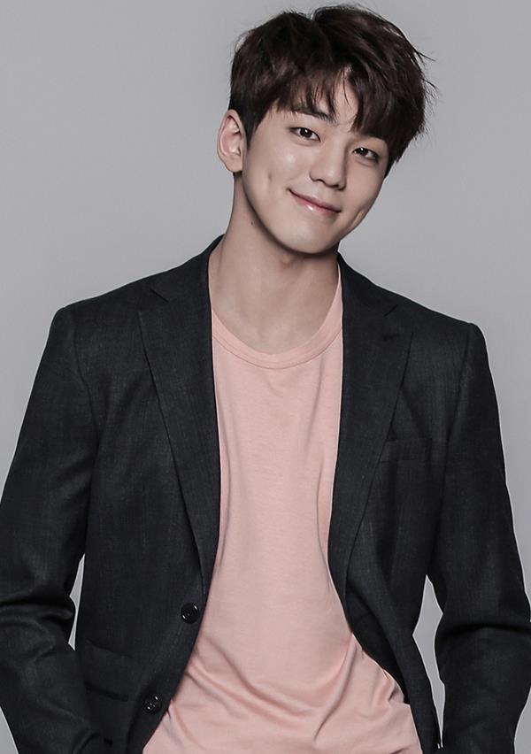 安孝燮|《社内相亲》预告公开！安孝燮化身霸道总裁，情定金世正