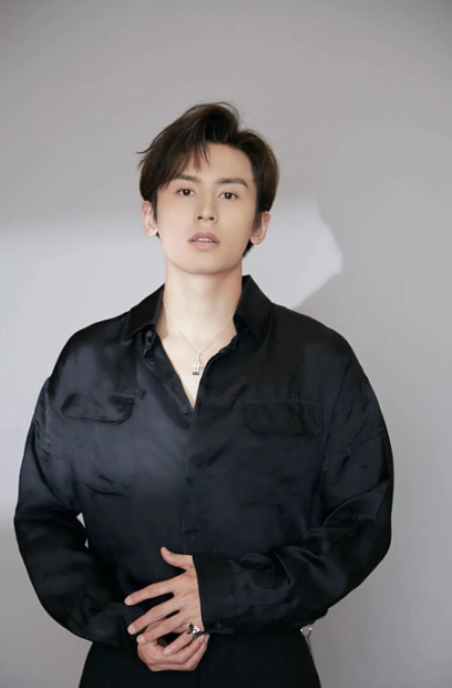 迪丽热巴|山河令双男主:同天被爆绯闻,你合作热巴我合作颖宝,谁发展更好?