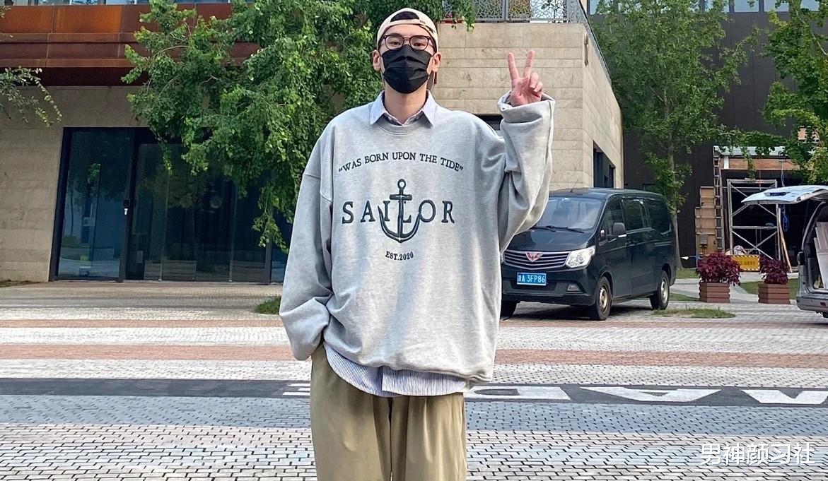 男神颜习社 被追捧的极简主义，让“坏男人”在秋天也能个是City boy