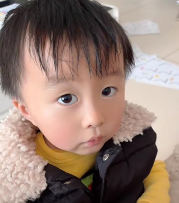 许敏|堂嫂堂姐和熊都难舍流量的好处，田静却跟着许姚家人沉默